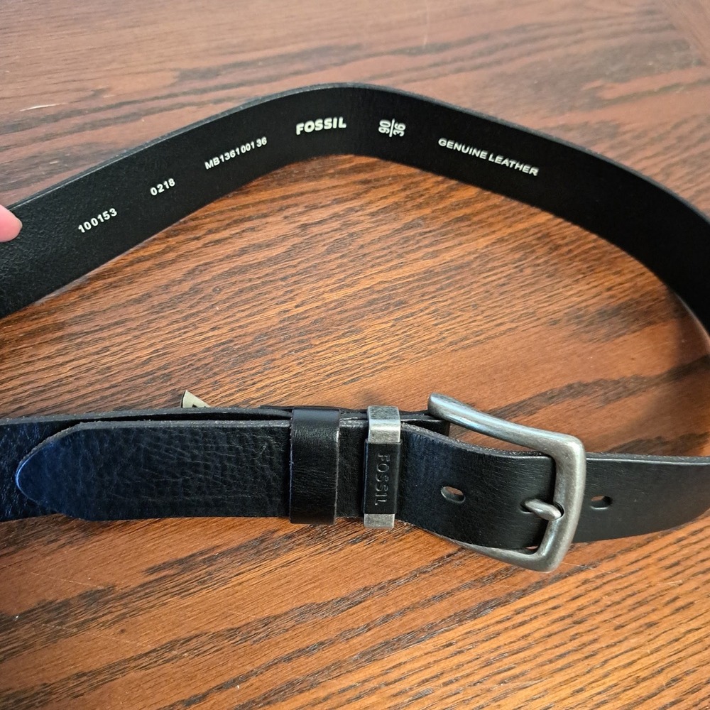 Fossil Mens Black Genuine Leather Belt Silver Buckle MB1361001 36